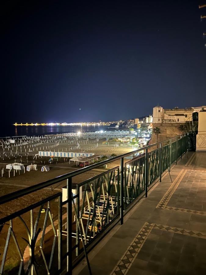 Newhouse Victoria - Sea View Apartment Nettuno Esterno foto